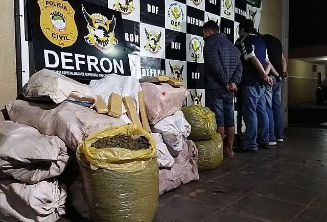 Maconha e skunk são apreendidos e três presos em "mecânica do tráfico"