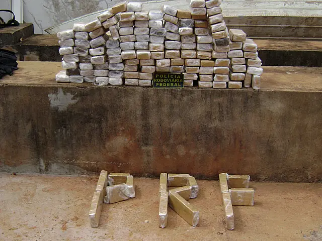 PRF apreende 105 quilos de maconha na BR-163