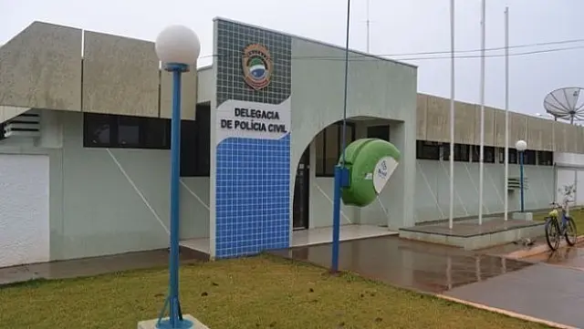 Mulher joga cerveja no rosto da irmã e acaba agredida por cunhado