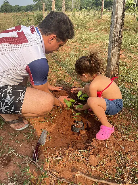 Welynton Futebol Clube comemora 1 ano de fundação com plantação de mudas