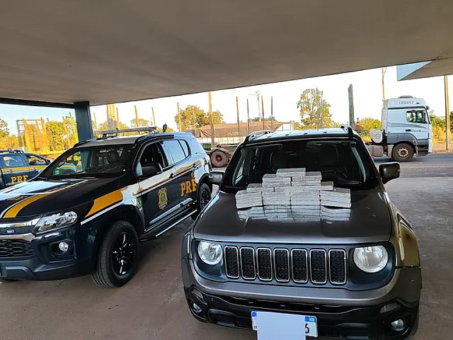 PRF de Água Clara apreende 20,8 kg de cocaína em carro de luxo