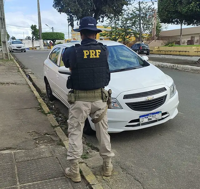 PRF apreende carga de cabelo humano sem documentação fiscal, em Anastácio