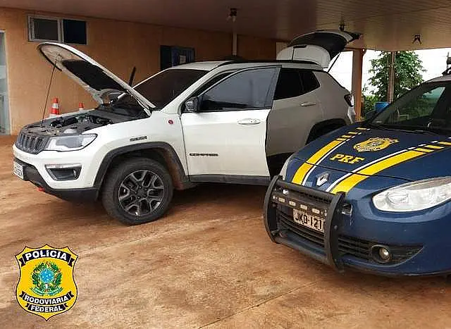 PRF prende em Anastácio trio que tentava chegar à fronteira com carro roubado