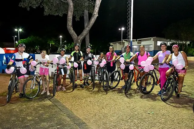 'Bikeata' reúne mulheres em dia de comemoração por ruas de Aquidauana