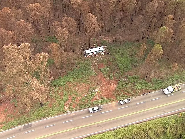 Acidente com ônibus deixa mortos e feridos