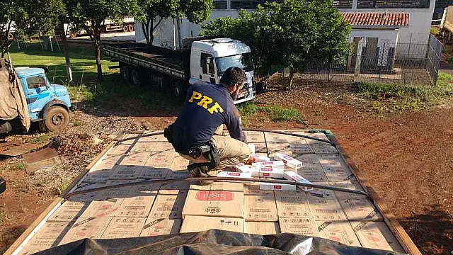 PRF intercepta 3 carretas de cigarros contrabandeados do Paraguai