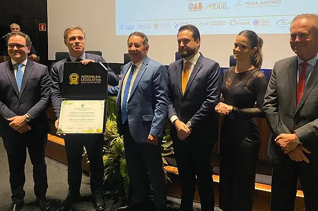 Ministro do STF e TSE recebe Título de Cidadão Sul-Mato-Grossense
