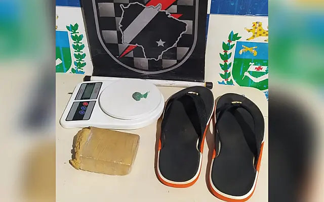 Dois são presos por tráfico de drogas na Vila Pinheiro