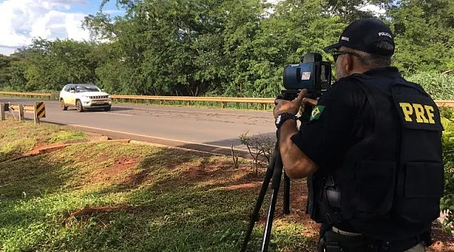 PRF flagra 4.752 motoristas em excesso de velocidade durante o carnaval em MS