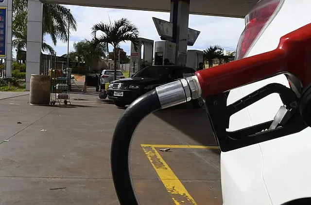 Pesquisa aponta variação de 21,75% no litro da gasolina em Campo Grande