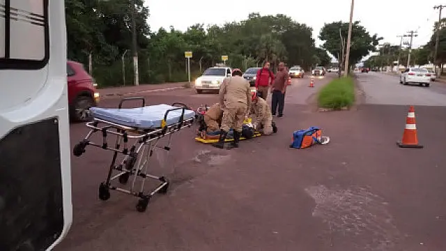 Motociclista sofre acidente e fica ferido nos pés em Corumbá
