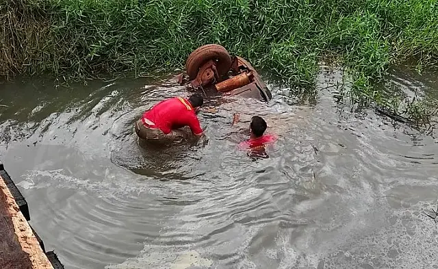 Casal é encontrado morto dentro de veículo submerso em córrego