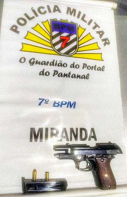 Homem é preso depois de agredir ex e atirar dentro da casa dela