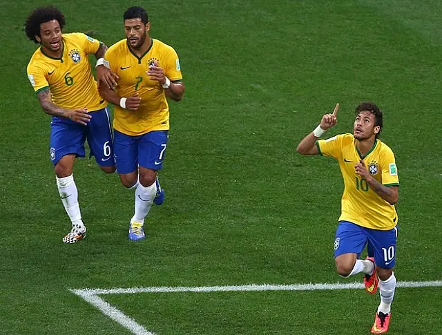 Neymar decide com erro de árbitro, e Brasil vira sobre Croácia