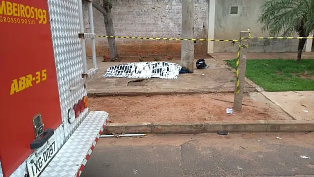 Motociclista morre e mulher fica gravimente ferida em acidente