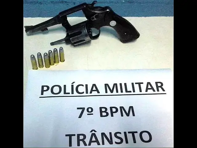 Motorista de trator é preso com revólver em Aquidauana
