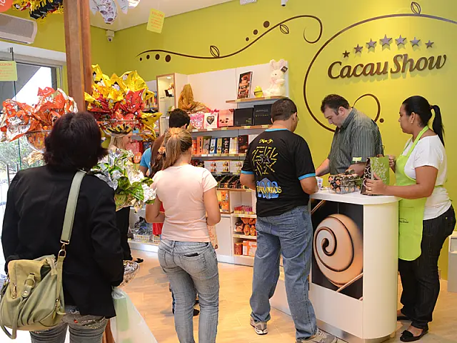 População prestigia inauguração da Cacau Show em Aquidauana