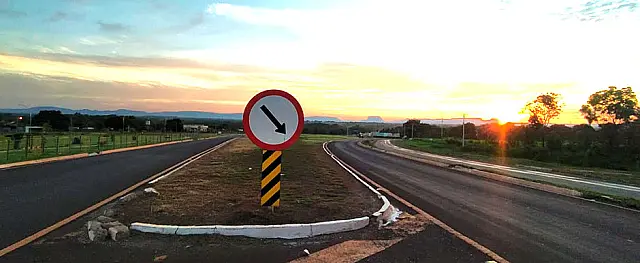 Bêbado, morador de Aquidauana é flagrado dormindo em acostamento na BR-262