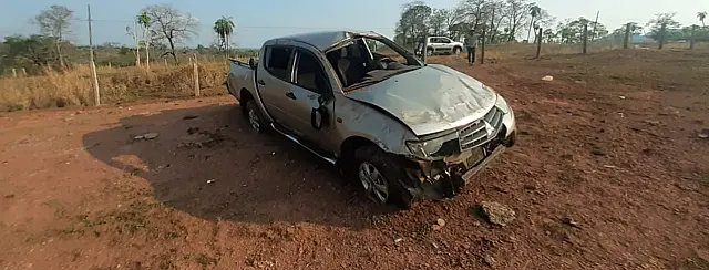 Homem capota camionete nas proximidades do córrego Paxixi