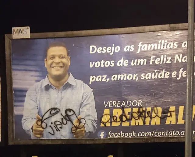 Vereador de Anastácio denuncia pixação em outdoor com mensagem de Natal
