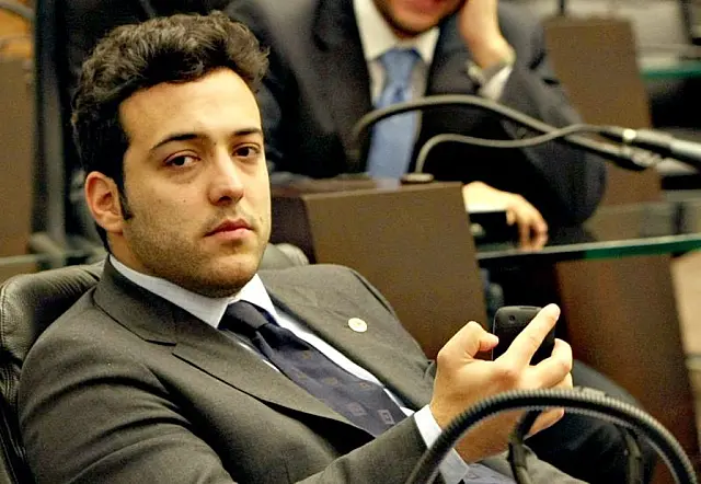 Deputado estadual Bernardo Ribas Carli morre em queda de avião no PR