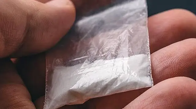 Polícia Federal apreende 4kg de cocaína em van de transporte