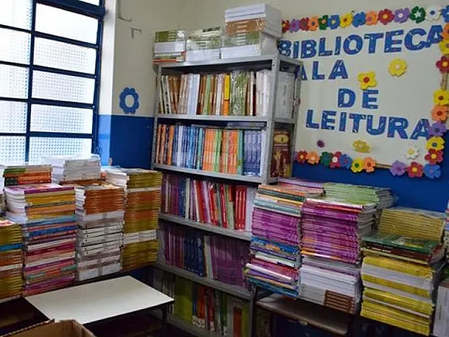 Mais de 800 livros didáticos são doados ao PETI-Urbano