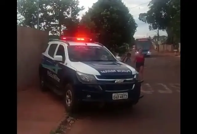 Pais se assustam com ameaça de massacre e PM faz ronda em escola