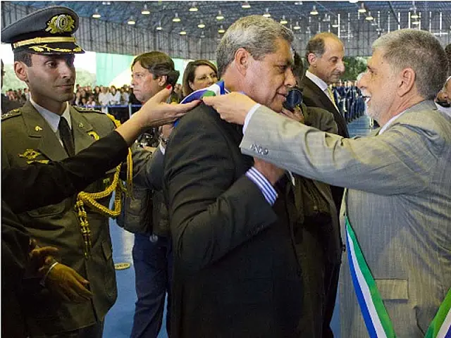 André Puccinelli recebe Medalha Ordem do Mérito da Defesa