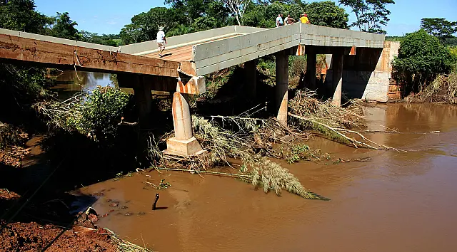 Governo determina urgência na recuperação da ponte que caiu