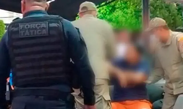 Vídeo mostra momento em que homem é baleado em bar após discussão por futebol em Corumbá