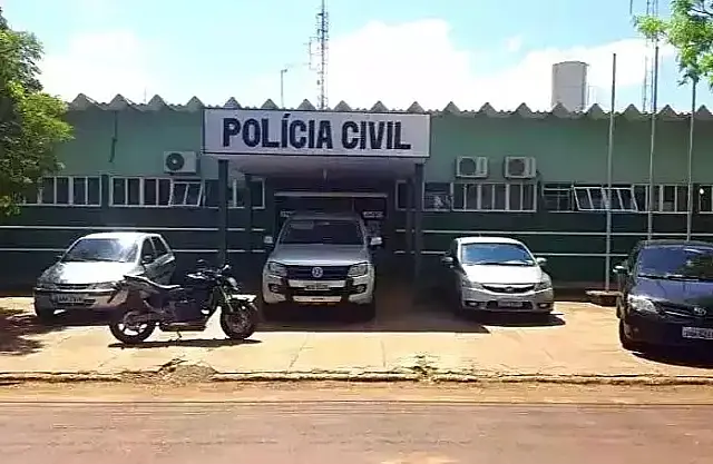 Mulher coloca fogo em casa com os cinco filhos dentro