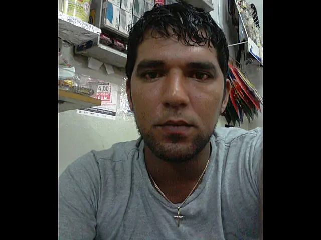 Motociclista de 32 anos morre ao colidir com carro em cruzamento