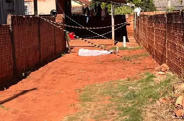 Suspeito de matar homem a tiros se apresenta à polícia