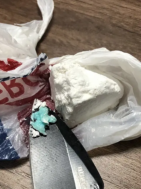 Mulher é presa com pedra de cocaína