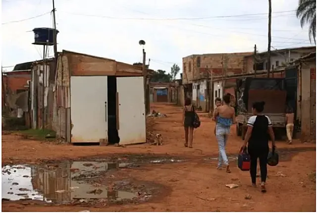 IBGE: apesar da queda acentuada da pobreza, desigualdades se mantêm