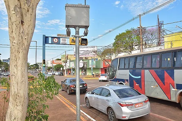 Radares instalados em três cruzamentos da Avenida Marcelino Pires são desligados