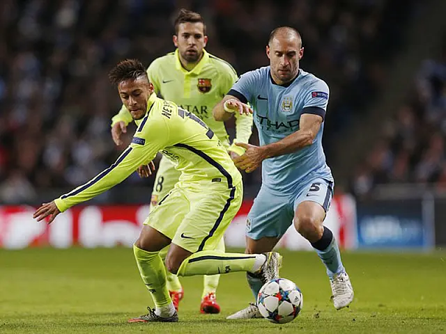 Brasileiros 'brigões' são ponto negativo em grande vitória do Barcelona