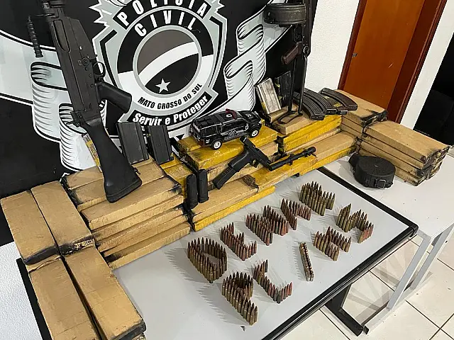 Cinco são presos com armamento de guerra e maconha