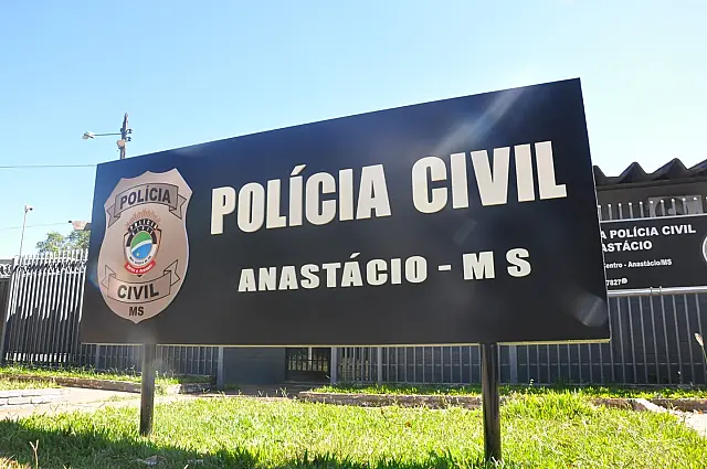 Bêbado, motorista bate em carreta e é levado para delegacia em Anastácio