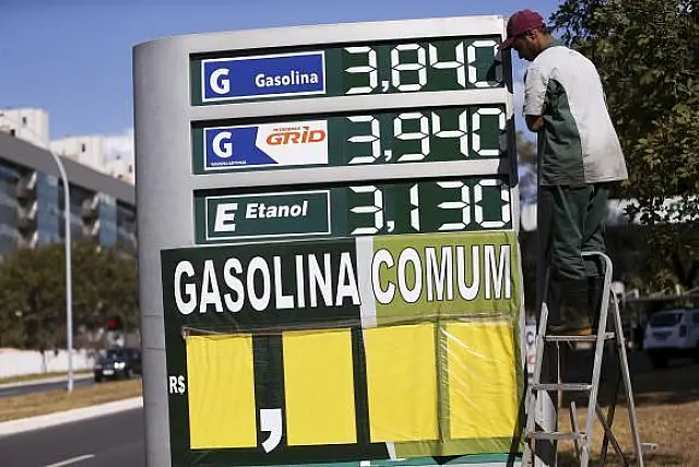 Postos de gasolina já repassam aumento de tributos para preços dos combustíveis