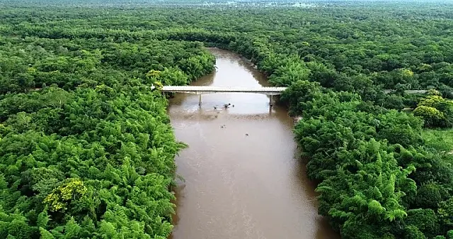 Equipes ainda buscam homem que desapareceu após acidente com embarcação no rio Salobra