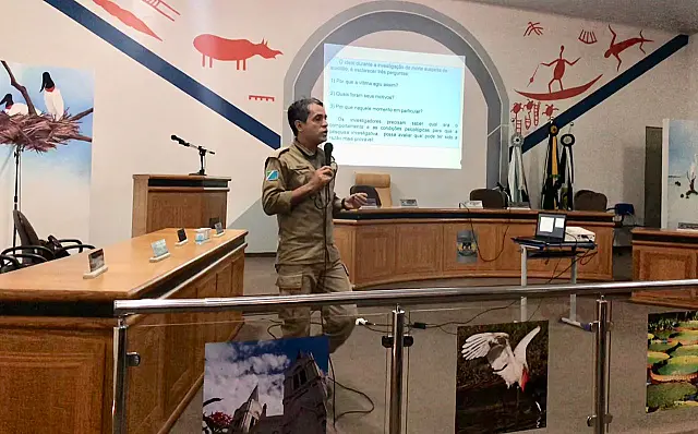 Capelão dos Bombeiros de MS dá palestra sobre prevenção ao suicídio na Câmara Municipal