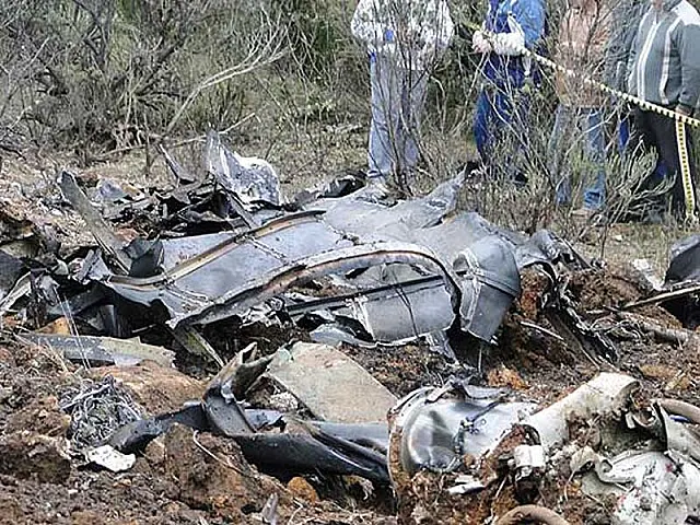 Mais quatro corpos são encontrados após queda de avião da FAB