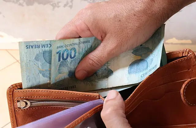 Salário de abril e pagamento fica disponível antes do feriado para servidores estaduais