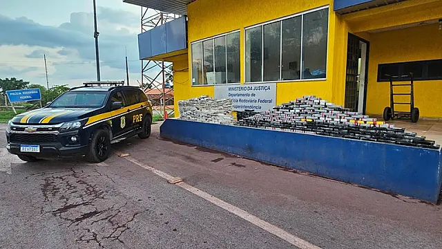 Caminhoneiro é preso com 374 kg de cocaína em Corumbá