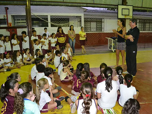 Em Aquidauana, Talita visita Falcão e relembra início no vôlei