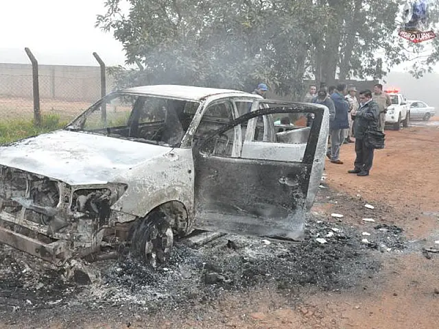 Comerciante é executado com dez tiros e caminhonete é incendiada na fronteira