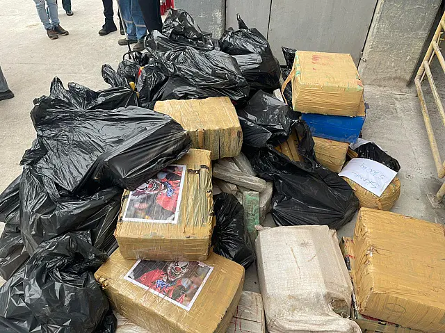 Polícia incinera mais de 1 tonelada de maconha apreendida