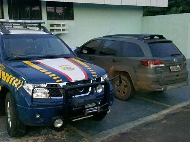 PRF apreende carro com registro de roubo